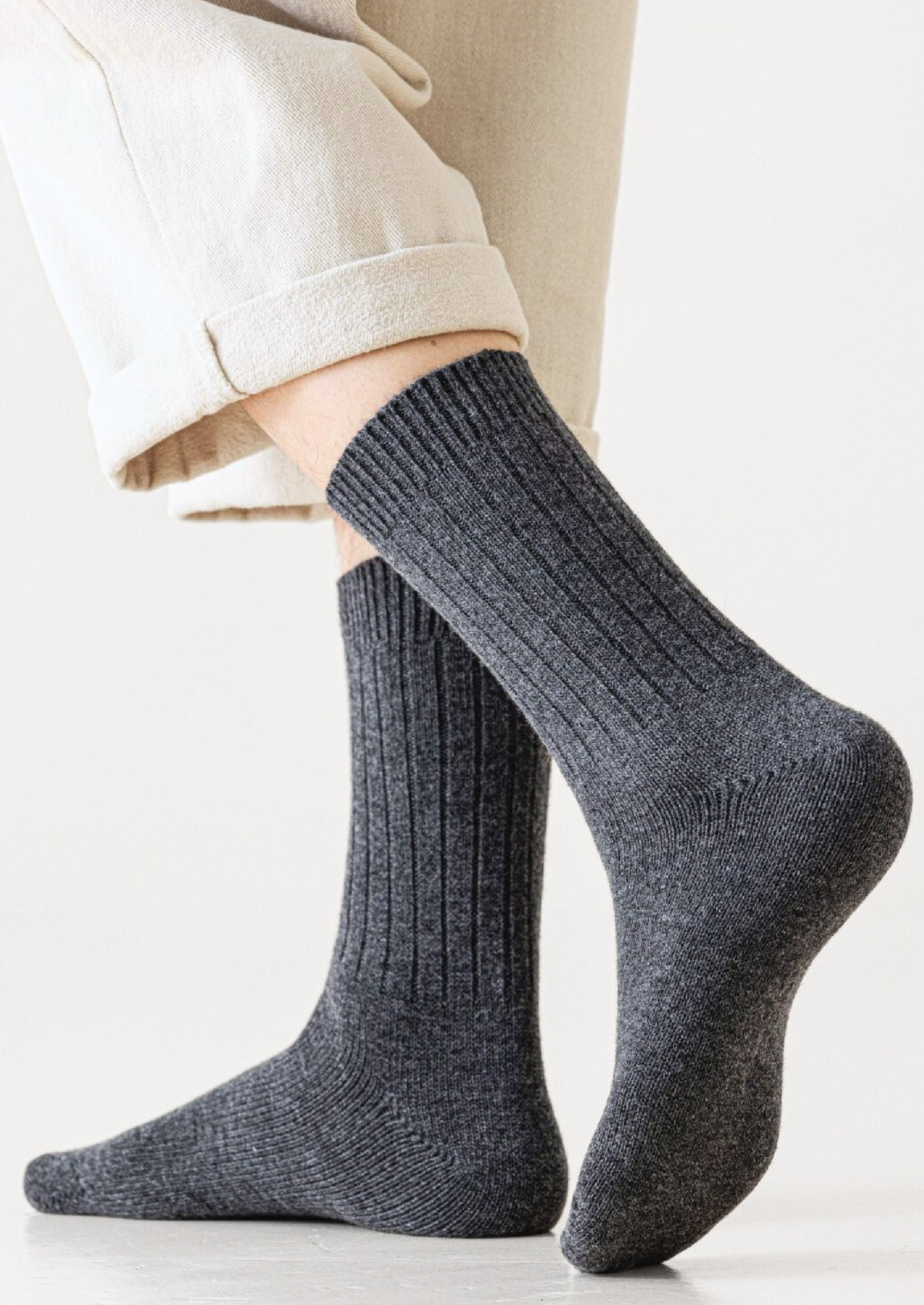 Dark Gray Ultra-Soft Ribbed Merino Wool Socks | Auremmont