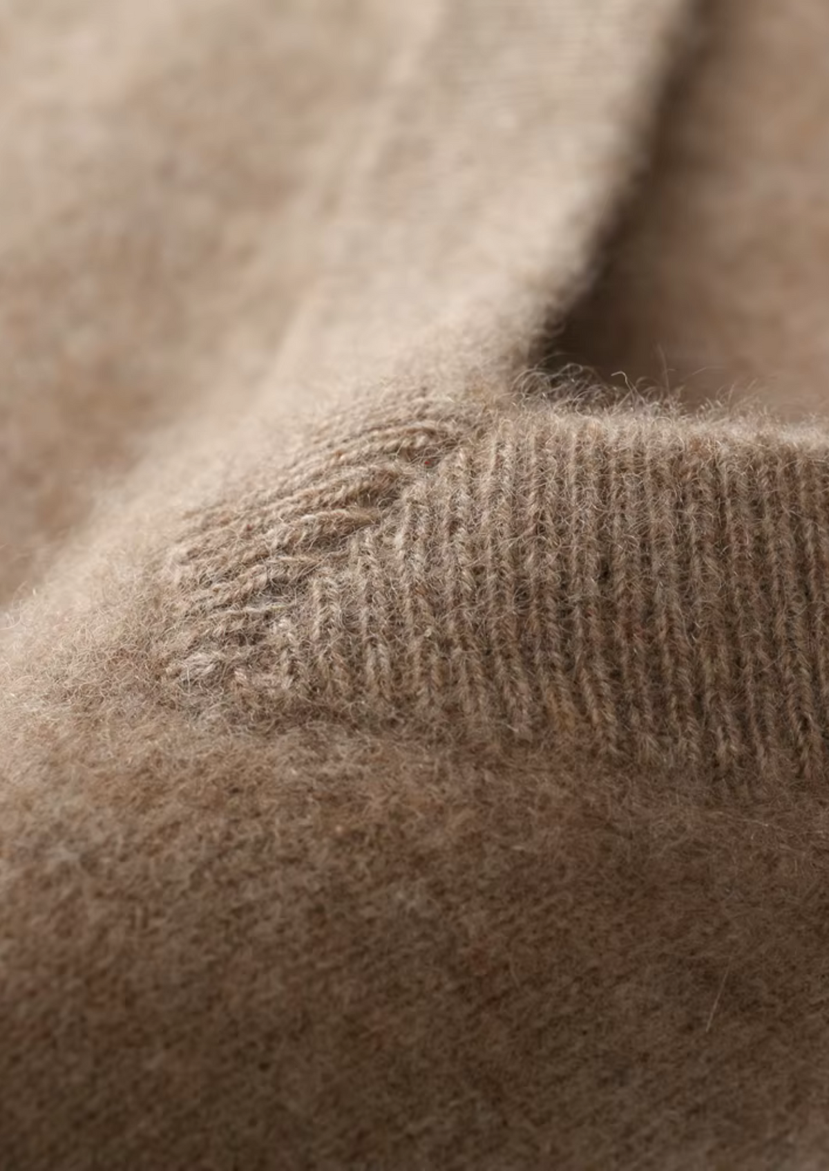Pure Extra-Fine Merino Wool V-Neck Vest | Auremmont