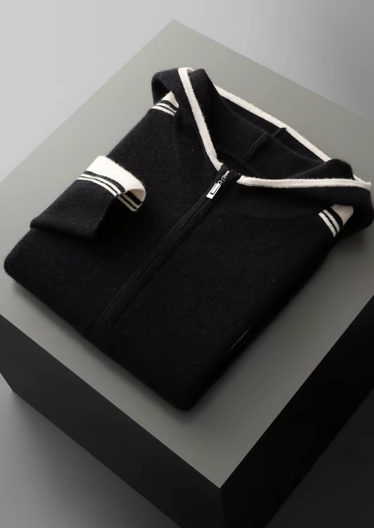 Pure Extra-Fine Merino Wool Black Damien Set | Auremmont