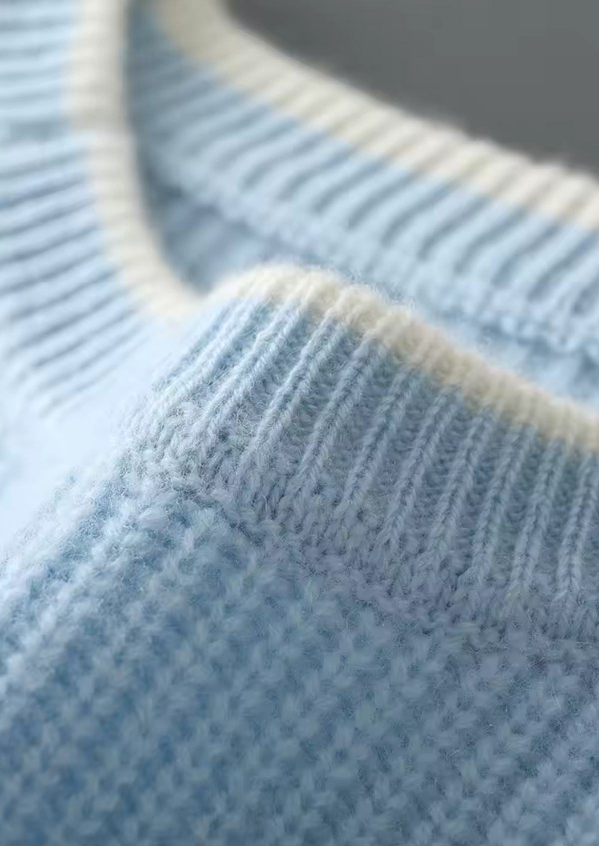 Pure Extra-Fine Merino Wool Two Tone Crewneck | Auremmont