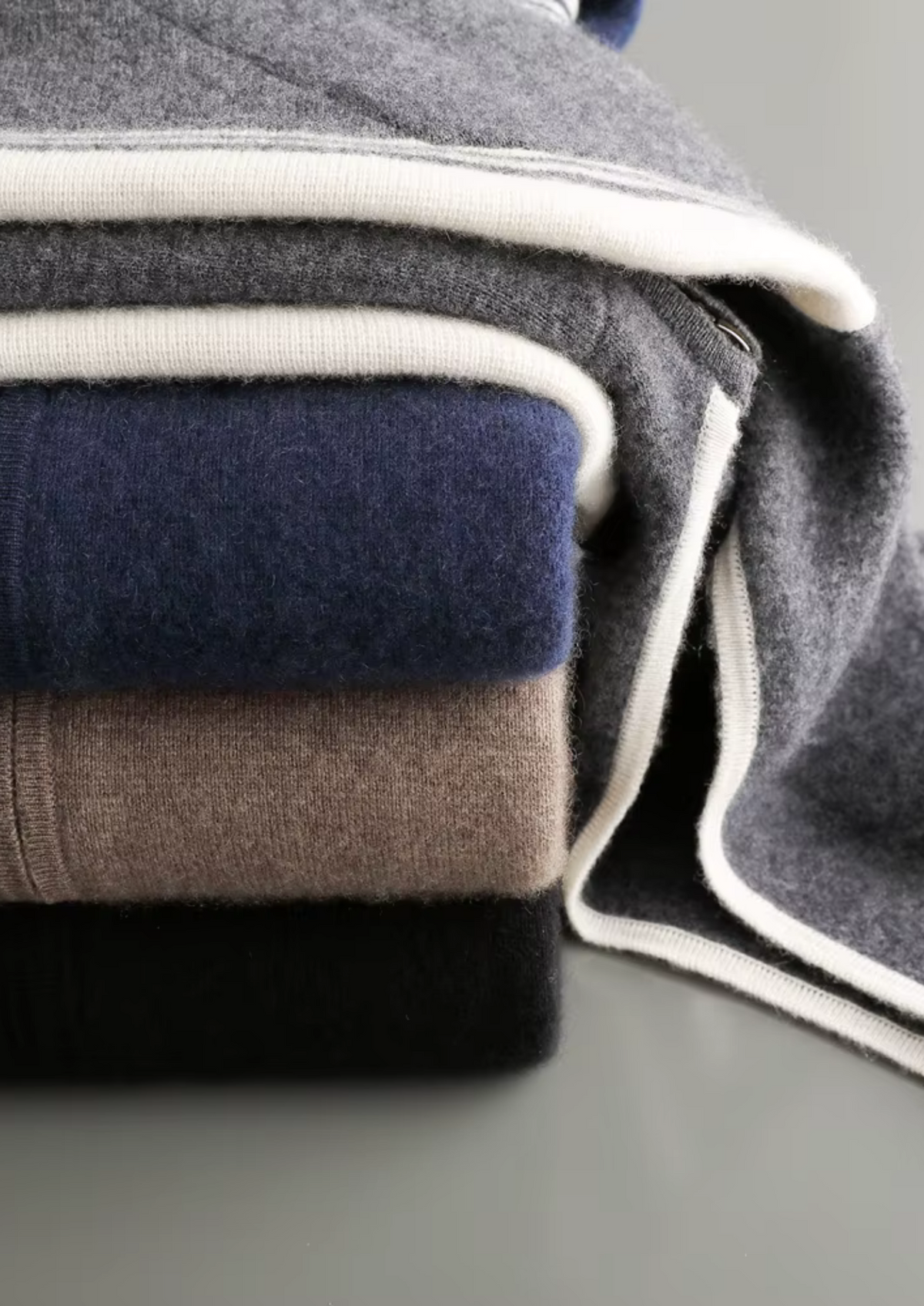 Pure Extra-Fine Merino Wool Dark Gray Damien Set | Auremmont